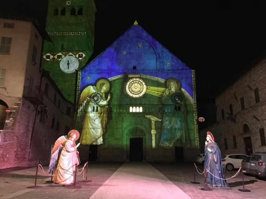 Appartamento Incantevole In Pieno Centro Storico Ассизи Экстерьер фото